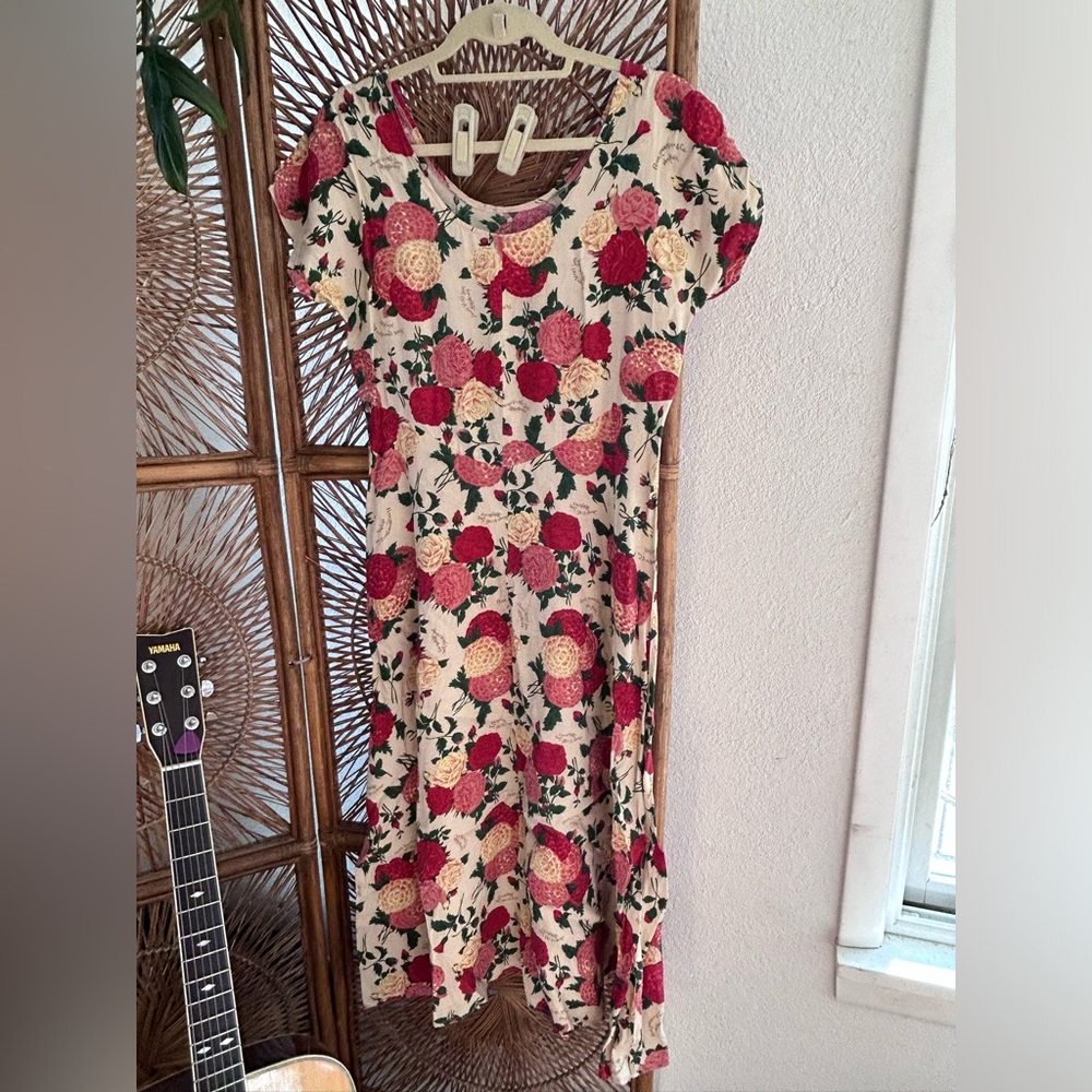 Beautiful floral dahlia dress vintage cottage core size 7/8